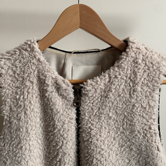 Wilfred Sherpa Vest - Picture 5 of 6